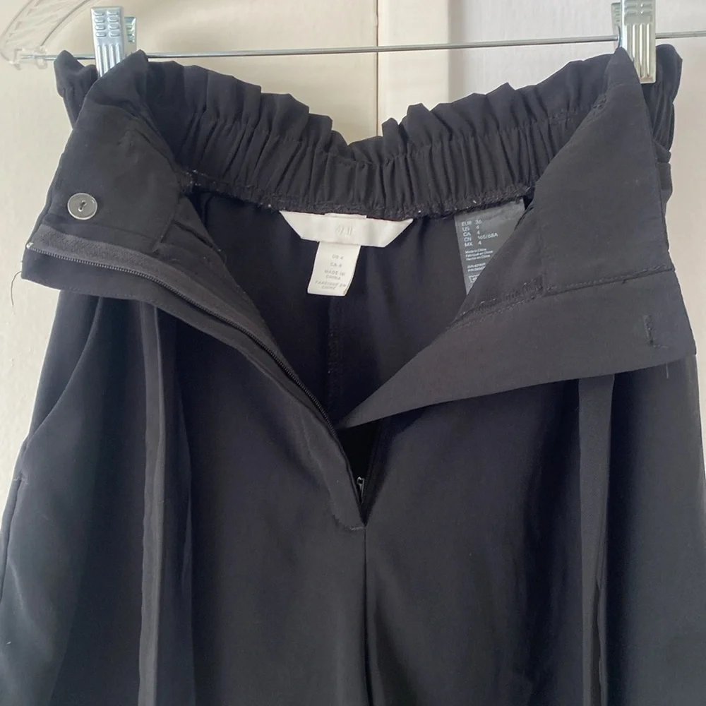 Like new! DRESSY PAPERBAG BLACK SHORTS BY H&M SIZE 4 - Picture 6 of 9